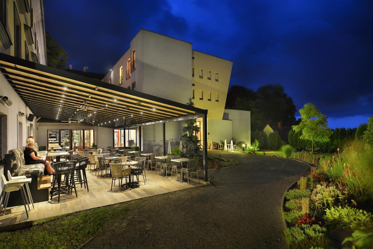 Chateau Loucen Garden Retreat Ngoại thất bức ảnh