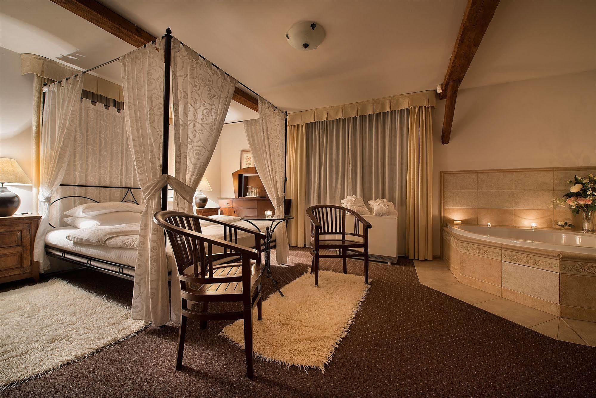 Chateau Loucen Garden Retreat Ngoại thất bức ảnh